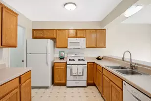 2642 Granite Ct, Crystal Lake, IL 60012 - Photo 4