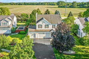 10695 Yellowstone Dr, Huntley, IL 60142 - Photo 2