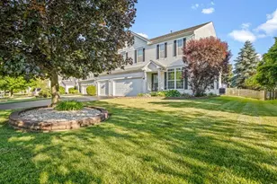 10695 Yellowstone Dr, Huntley, IL 60142 - Photo 4