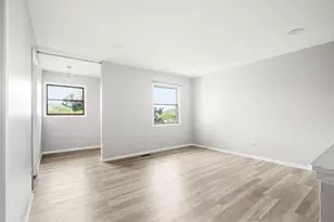1046 Pinewood Dr, Downers Grove, IL 60516 - Photo 10