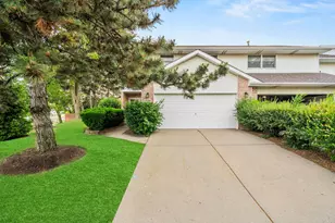 1046 Pinewood Dr, Downers Grove, IL 60516 - Photo 1