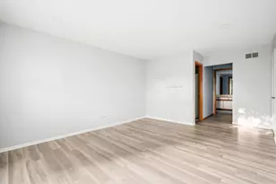 1046 Pinewood Dr, Downers Grove, IL 60516 - Photo 12