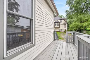 255 Bartlett Pl, Elgin, IL 60120 - Photo 4