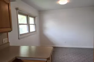 403 Oak St, Utica, IL 61373 - Photo 4