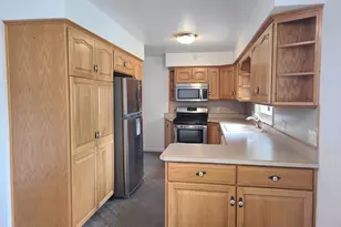 403 Oak St, Utica, IL 61373 - Photo 6