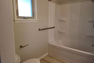 403 Oak St, Utica, IL 61373 - Photo 14