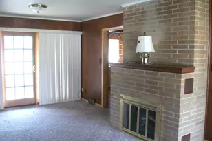 403 Oak St, Utica, IL 61373 - Photo 2