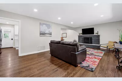 141 Adler Drive, Libertyville, IL 60048 - Photo 4