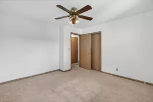 404 Fairview Blvd, Rockford, IL 61107 - Photo 22