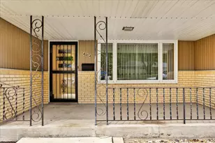 404 Fairview Blvd, Rockford, IL 61107 - Photo 4