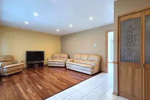 21W105 Flamingo Ln, Lombard, IL 60148 - Photo 2