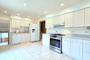 21W105 Flamingo Ln, Lombard, IL 60148 - Photo 6