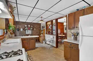 215 W Harrison St, Belvidere, IL 61008 - Photo 24