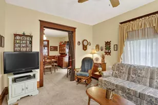 215 W Harrison St, Belvidere, IL 61008 - Photo 10