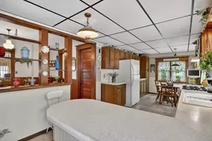215 W Harrison St, Belvidere, IL 61008 - Photo 20