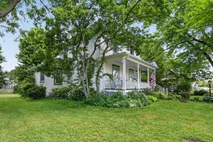 215 W Harrison St, Belvidere, IL 61008 - Photo 2