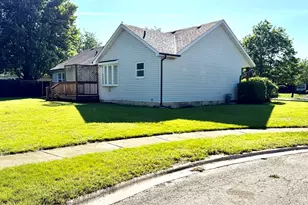 2337 Golfview Dr, Joliet, IL 60435 - Photo 4
