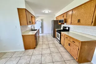 2337 Golfview Dr, Joliet, IL 60435 - Photo 8