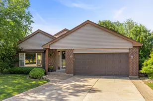 8407 Carriage Ln, Tinley Park, IL 60487 - Photo 2