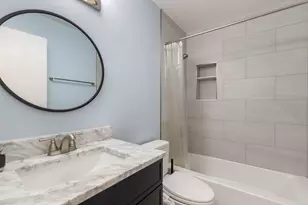 417 Newbury Dr, Island Lake, IL 60042 - Photo 4