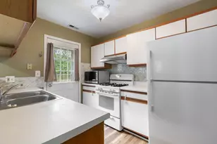 417 Newbury Dr, Island Lake, IL 60042 - Photo 8