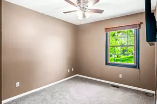 2102 Pacific Ave, Bloomington, IL 61701 - Photo 12