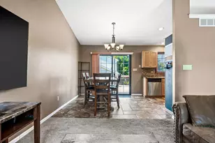 2102 Pacific Ave, Bloomington, IL 61701 - Photo 8