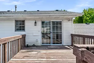 2102 Pacific Ave, Bloomington, IL 61701 - Photo 4