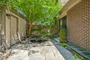 713 Acadia Ct, Roselle, IL 60172 - Photo 4