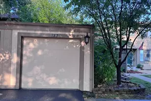 713 Acadia Ct, Roselle, IL 60172 - Photo 2