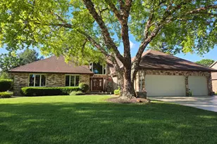 708 Galway Ln, Prospect Heights, IL 60070 - Photo 2