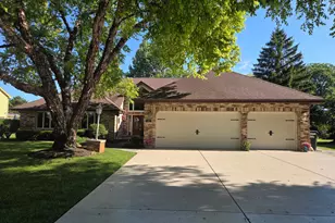 708 Galway Ln, Prospect Heights, IL 60070 - Photo 1