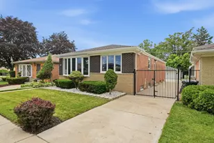 1056 W 107th Pl, Chicago, IL 60643 - Photo 2