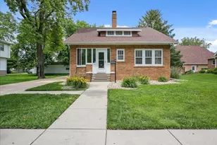 310 E Elm St, Fairbury, IL 61739 - Photo 2