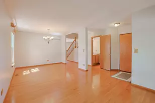 20456 Spruce Ln, Crest Hill, IL 60403 - Photo 6