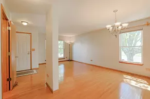 20456 Spruce Ln, Crest Hill, IL 60403 - Photo 4