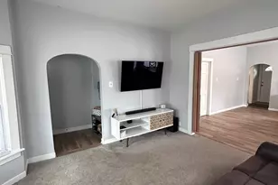 120-122 S Commonwealth Ave, Aurora, IL 60506 - Photo 6