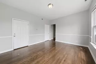 7843 S Burnham Ave, Chicago, IL 60649 - Photo 12