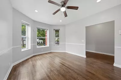 7843 S Burnham Avenue, Chicago, IL 60649 - Photo 2