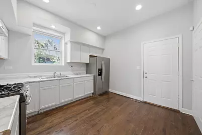 7843 S Burnham Avenue, Chicago, IL 60649 - Photo 8