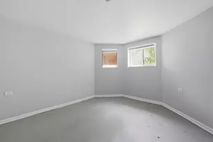 7843 S Burnham Ave, Chicago, IL 60649 - Photo 18