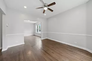 7843 S Burnham Ave, Chicago, IL 60649 - Photo 4