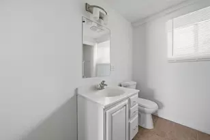 7843 S Burnham Ave, Chicago, IL 60649 - Photo 22