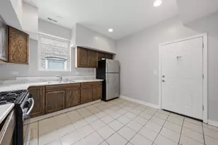 7843 S Burnham Ave, Chicago, IL 60649 - Photo 16
