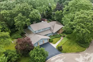 445 Chapel Hill Ln, Northfield, IL 60093 - Photo 2