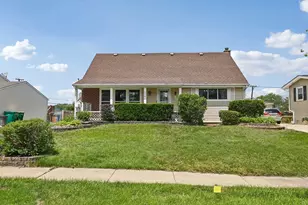 674 St Marys Pkwy, Buffalo Grove, IL 60089 - Photo 2