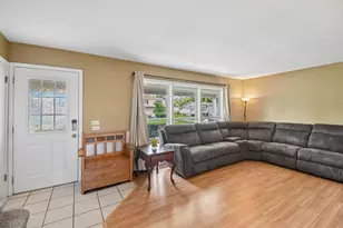 674 St Marys Pkwy, Buffalo Grove, IL 60089 - Photo 4