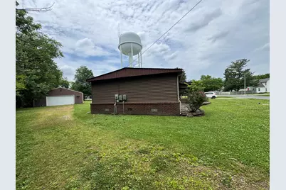 112 E 6th Street, Staunton, IL 62088 - Photo 2
