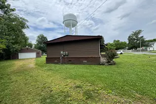 112 E 6th St, Staunton, IL 62088 - Photo 2