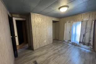 112 E 6th St, Staunton, IL 62088 - Photo 16